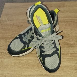 NWOT  Skechers  Bob's women sneakers. 8.5.